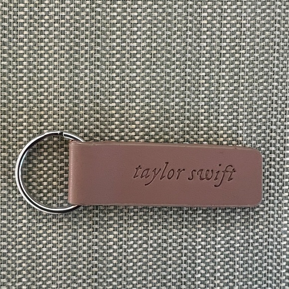 Taylor Swift "Are There Still Beautiful Things?" Keychain Folklore Era Official - Picture 2 of 2